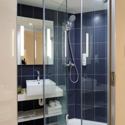apartment-architecture-bath-towels-bathroom-271631